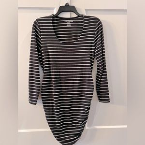 A Pea in the Pod Maternity Side Ruched 3/4 Sleeve Top, Medium, B&W Stripe